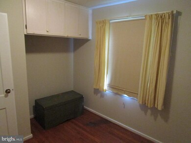 12232 Valleywood Dr, Silver Spring, MD 20902 - photo 4