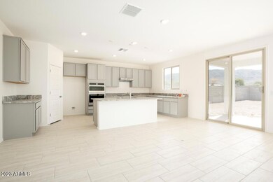 100.027 KITCHEN 1