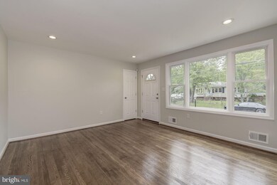 9009 Phyllis Dr, Clinton, MD 20735 - photo 7