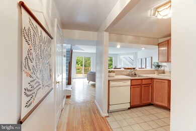 1686 Oaktree Ct, Reston, VA 20194 - photo 3