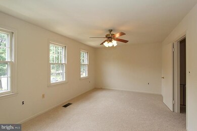 17813 Lochness Cir, Olney, MD 20832 - photo 3