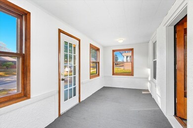 1710 College St, Cedar Falls, IA 50613 - photo 3