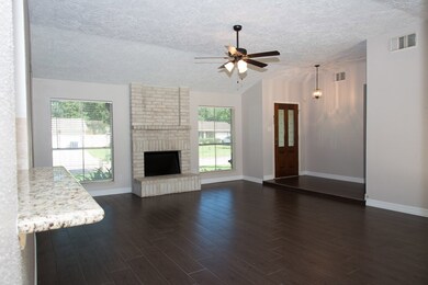 1312 Oak Hollow Dr, Friendswood, TX 77546 - photo 2