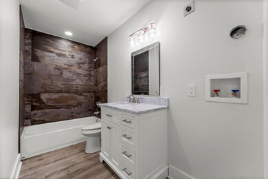 4049 Lucille St unit B, Houston, TX 77026 - photo 4