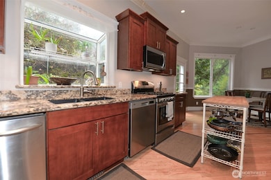 12117 Clearview Dr, Edmonds, WA 98026 - photo 7