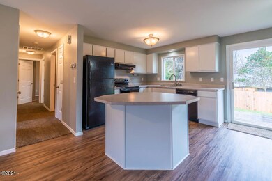 1118 SW 11th St, Lincoln City, OR 97367 - photo 5