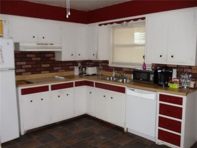 1205 E Monroe Dr, Shawnee, OK 74804 - photo 4