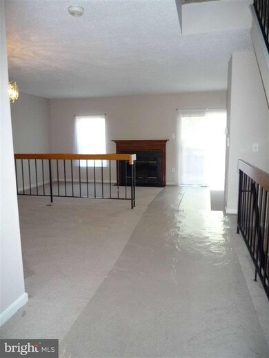 12262 Wye Oak Commons Cir, Burke, VA 22015 - photo 3