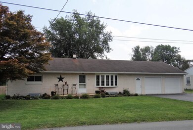 910 Pine St, Honey Brook, PA 19344 - photo 3