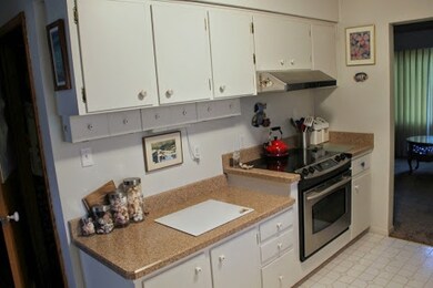 1610 Madison St, Cedar Falls, IA 50613 - photo 3