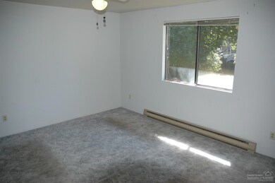 937 SW Central Ave, Grants Pass, OR 97526 - photo 2