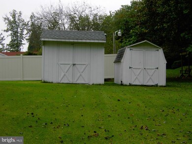 560 Wile Cir, Fayetteville, PA 17222 - photo 2