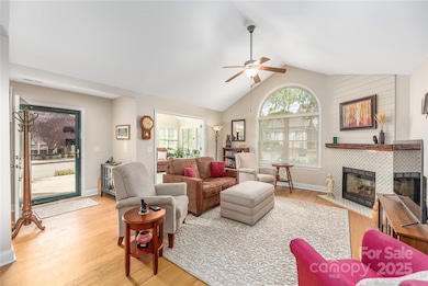 Living, Sunroom adjacent