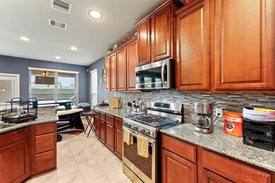 16718 E Whimbrel Cir, Conroe, TX 77385 - photo 7