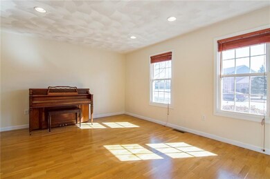 52 Hibiscus Ln, Coventry, RI 02816 - photo 4