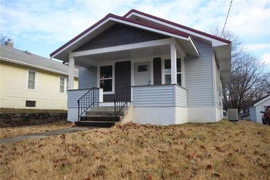 216 W 11th St S, Newton, IA 50208 - photo 2