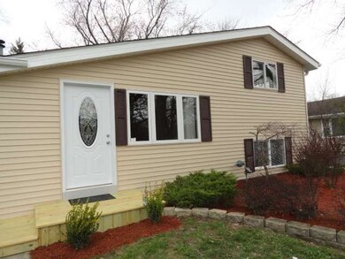 1726 Queens Ct, Carpentersville, IL 60110 - photo 3