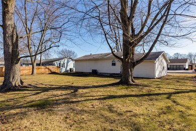 1002 Flame Ave, Effingham, IL 62401 - photo 4