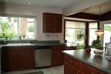 kitchen bar and eat in area