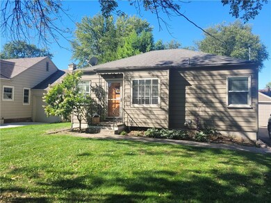 2506 46th St, Des Moines, IA 50310 - photo 7