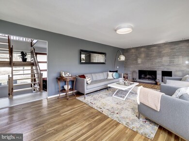 6813 Persimmon Tree Rd, Bethesda, MD 20817 - photo 2