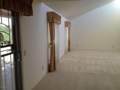 Living Room w/vaulted ceilings