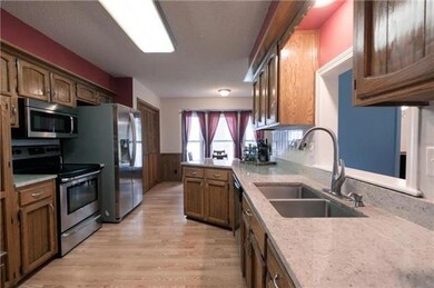 8624 Alden St, Lenexa, KS 66215 - photo 5