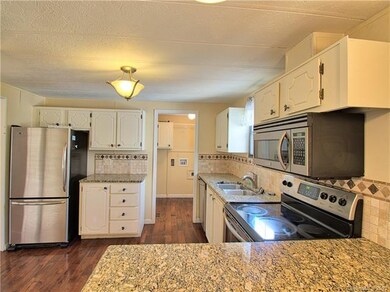 211 Cranbrook Cir, Hendersonville, NC 28792 - photo 5