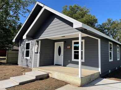 707 Mill St, Gainesville, TX 76240 - photo 2
