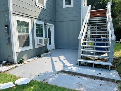 305 S Preston St unit B, Ennis, TX 75119 - photo 2