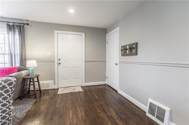 5526 Perry Ln, Shawnee, KS 66203 - photo 6