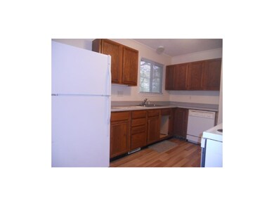 Kitchen. Newer laminate floor, all appliances incl