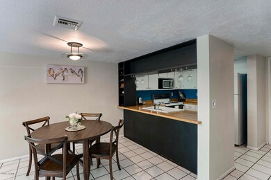122 S Hardy dining