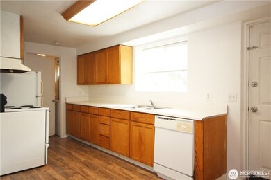 2413 SW Graham St, Seattle, WA 98106 - photo 5