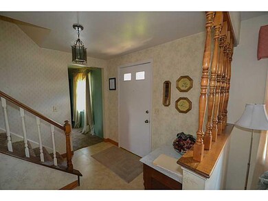 Entry/Foyer.