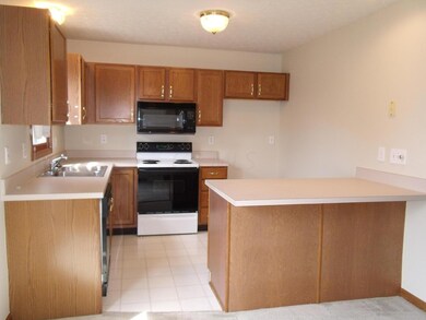 Kitchen w/seated bar area