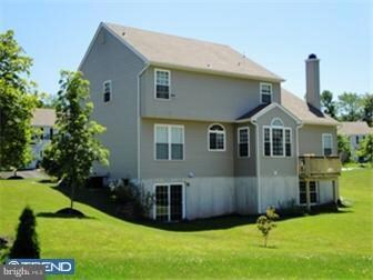 1045 Fallbrook Ln, Pottstown, PA 19464 - photo 2