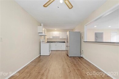 2436 Senior Dr, Charlotte, NC 28216 - photo 7