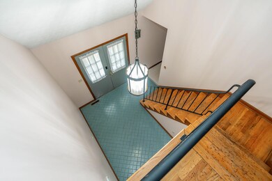 266 Colony Ct-36