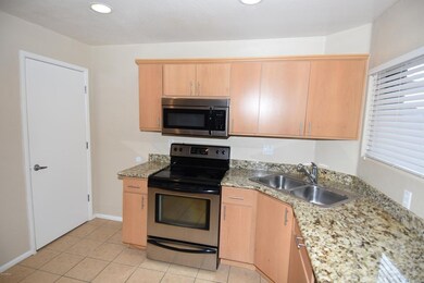 724 E Devonshire Ave 105_1670