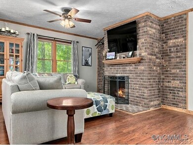 402 Rockwood Dr, Hendersonville, NC 28792 - photo 7