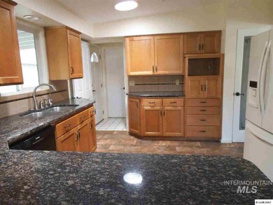 324 Jefferson St, Asotin, WA 99402 - photo 7