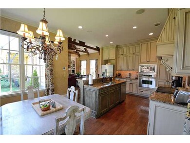 View of the kitchen from the breakfast area - casu
