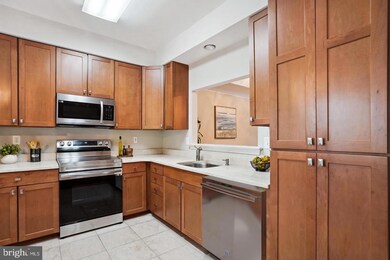 3113 Sutherland Hill Ct, Fairfax, VA 22031 - photo 3