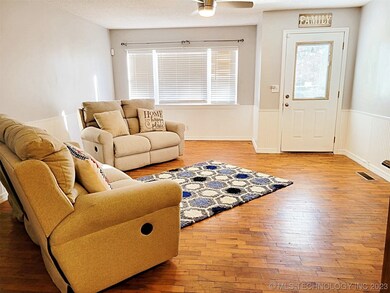 700 Sooner Dr, Tahlequah, OK 74464 - photo 2