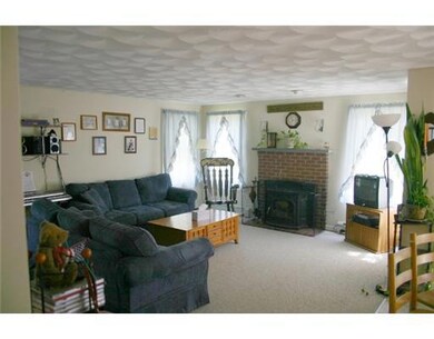 8 Deer Run Ln, Attleboro, MA 02703 - photo 2