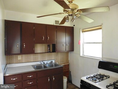 137 Polk Dr, Manassas Park, VA 20111 - photo 3