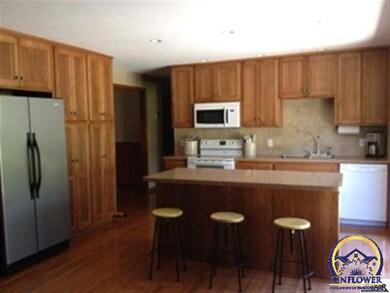 7508 SW 33rd St, Topeka, KS 66614 - photo 3