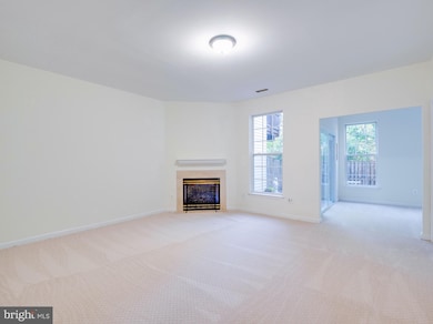 13080 Park Crescent Cir, Herndon, VA 20171 - photo 3