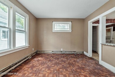 9-web-or-mls-118NTollSt_09